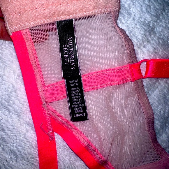 Victoria secret very sexy push up 34B - Picture 2 of 3